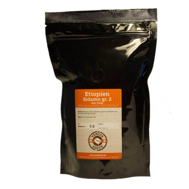 Etiopien Sidamo gr. 2 Ato Tona -Behagelig mellemfyldig og floral kaffe m. tydelig mokkasmag og noter af sort the og limefrugt.
Bønne: 100% Arabica